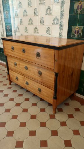 Klassische Biedermeierkommode mit Säulen, Kirschbaum handpoliert um 1840