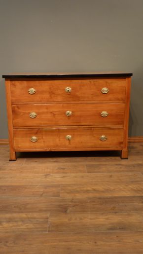Schlichte Biedermeier Kommode, Kirschholz handpoliert