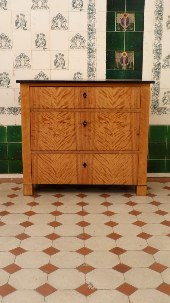 Biedermeier Kommode, Birke handpoliert um 1850 Biedermeier Kommode, Birke handpoliert um 1850