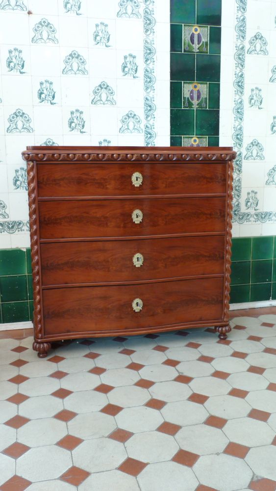 Vierschübige Kommode, Mahagoni handpoliert um 1880 Vierschübige Kommode, Mahagoni handpoliert um 1880