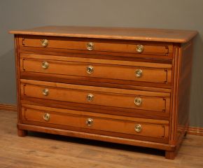 Schlichte Biedermeier Kommode, Nussbaum handpoliert um 1850 Schlichte Biedermeier Kommode, Nussbaum handpoliert um 1850