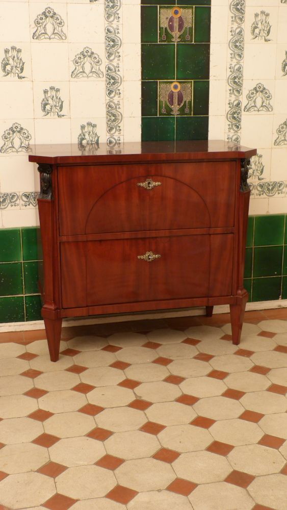 Zweischübige Biedermeierkommode, Mahagoni handpoliert um 1830 Zweischübige Biedermeierkommode, Mahagoni handpoliert um 1830