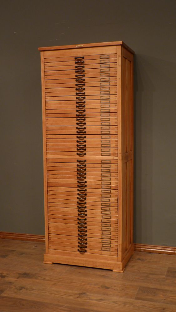 Seltener Archivschrank der Firma Klingspor, Buche um 1920 Seltener Archivschrank der Firma Klingspor, Buche um 1920