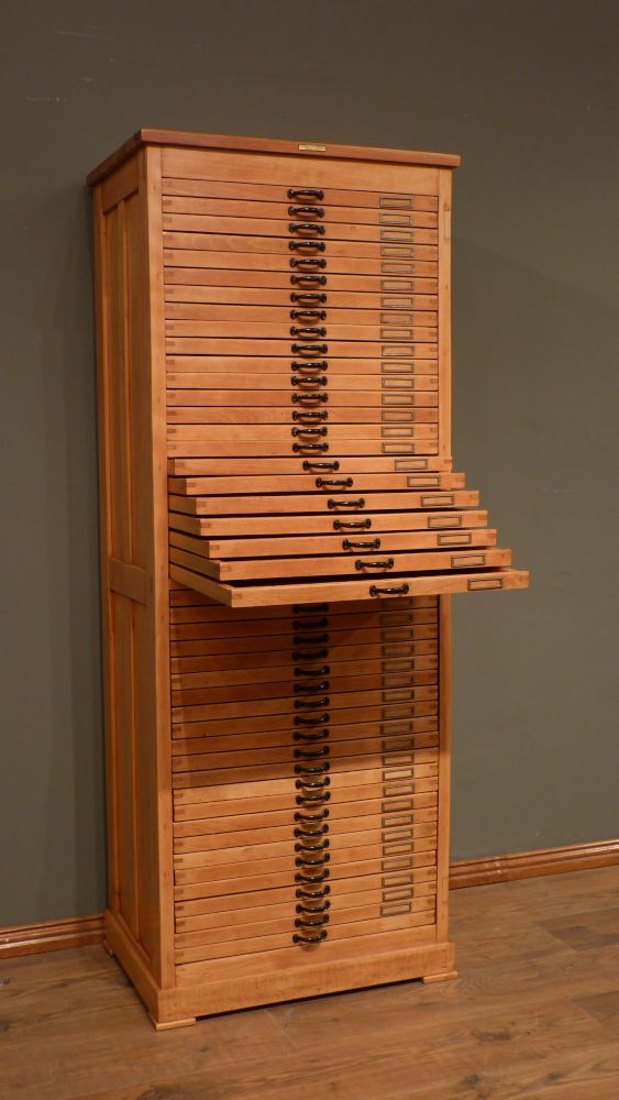 Seltener Archivschrank der Firma Klingspor, Buche um 1920 Seltener Archivschrank der Firma Klingspor, Buche um 1920