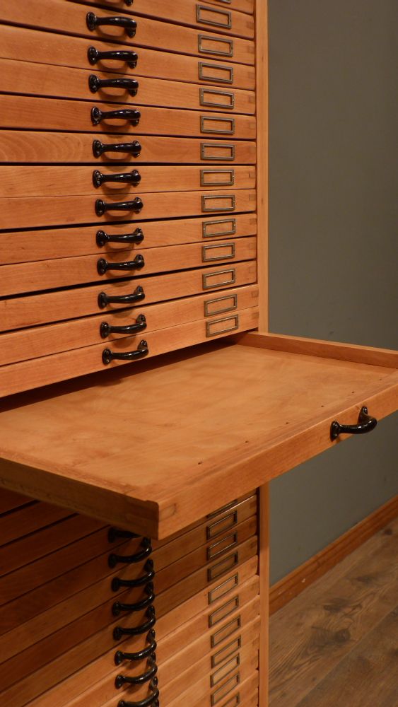 Seltener Archivschrank der Firma Klingspor, Buche um 1920 Seltener Archivschrank der Firma Klingspor, Buche um 1920