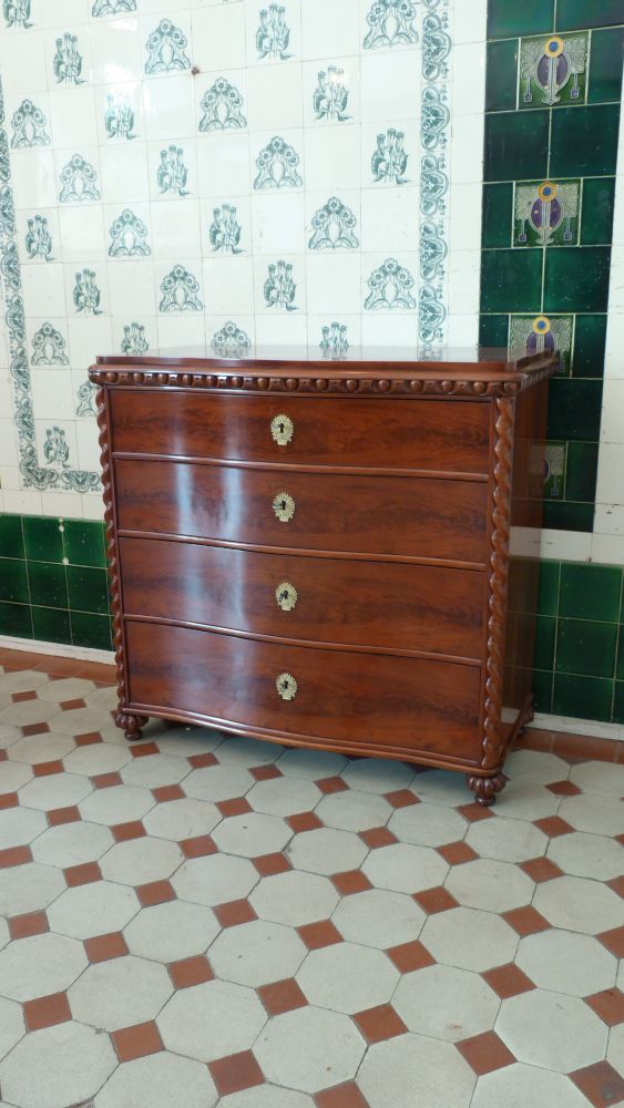 Vierschübige Kommode, Mahagoni handpoliert um 1880 Vierschübige Kommode, Mahagoni handpoliert um 1880