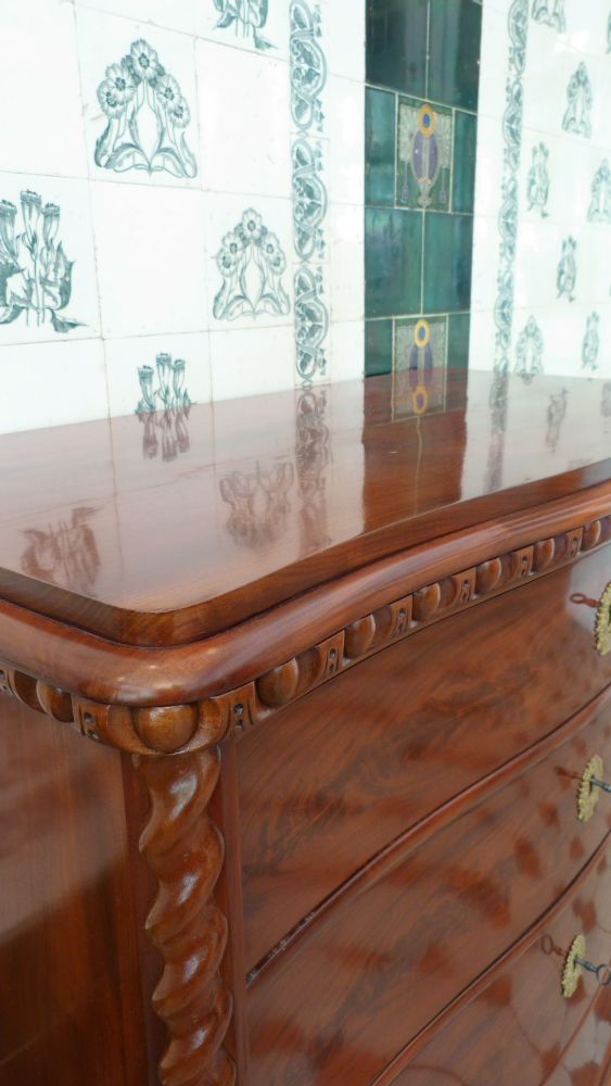 Vierschübige Kommode, Mahagoni handpoliert um 1880 Vierschübige Kommode, Mahagoni handpoliert um 1880