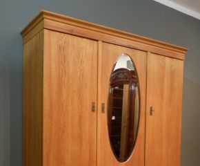 Schlichter Kleiderschrank, Eiche und Fichte um 1920