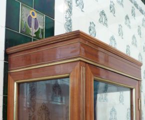 Elegante Louis-Seize Vitrine, Mahagoni um 1900