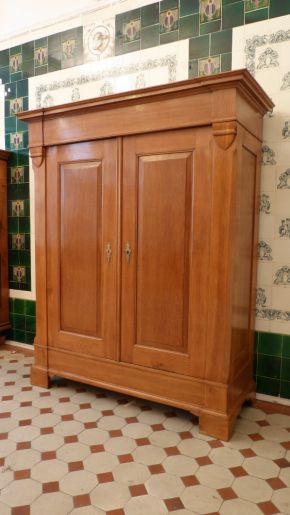Klassischer Biedermeier Kleiderschrank, Eiche um 1830