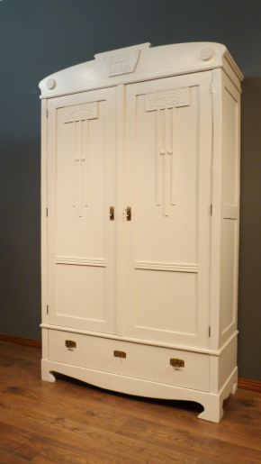 Seltener Jugendstilschrank, Fichte weiß lasiert um 1910