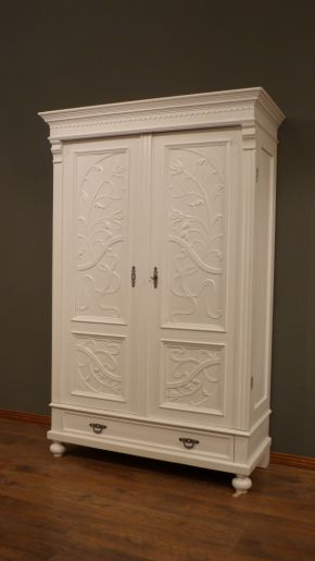 Zweitüriger Jugendstil Wäscheschrank, Nussbaum weiss lasiert um 1900 