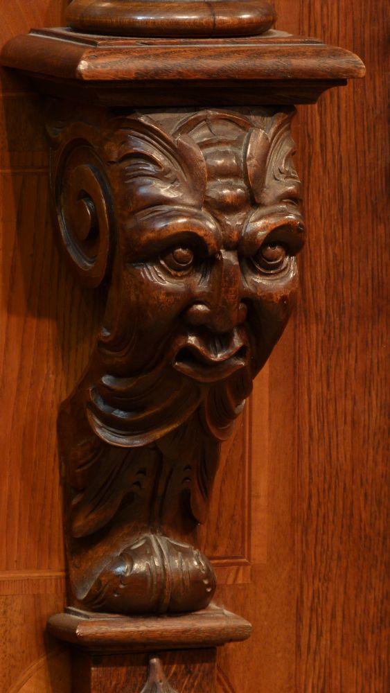 Prachtvoller Barockschrank, Nussbaum und Eiche um 1750 Prachtvoller Barockschrank, Nussbaum und Eiche um 1750