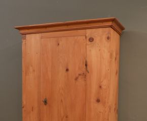 Biedermeier Wäscheschrank, Fichte um 1840 Biedermeier Wäscheschrank, Fichte um 1840