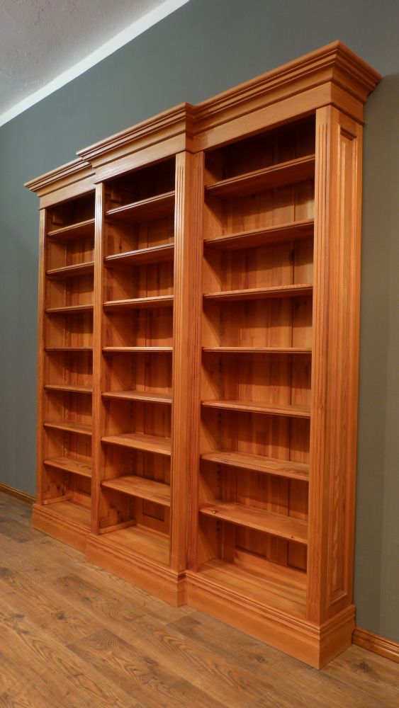 Klassisches Bücherregal, massiv Kiefer, komplett zerlegbar Klassisches Bücherregal, massiv Kiefer, komplett zerlegbar