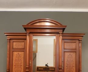 Dreitrüriger Gründerzeit Kleiderschrank, Nussbaum um 1880