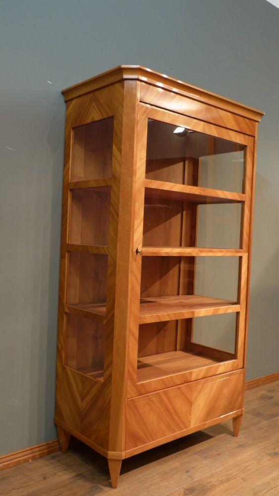 Schlichte Biedermeiervitrine, Kirschholz handpoliert um 1850 Schlichte Biedermeiervitrine, Kirschholz handpoliert um 1850