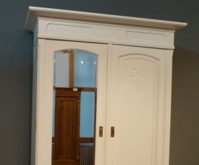 Formschöner Jugendstil Kleiderschrank, Eiche weiß lasiert um 1910