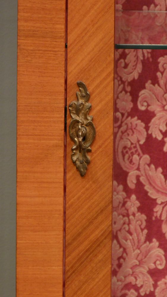 Louis-Seize Stil Vitrine, Kirschholz poliert Louis-Seize Stil Vitrine, Kirschholz poliert