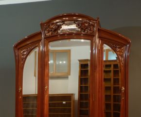 Jugendstilschrank in der Art von Louis Majorelle, Mahagoni um 1900