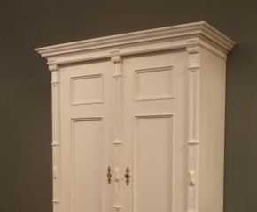 Prachtvoller Gründerzeit Kleiderschrank, Nussbaum weiß lasiert um 1870