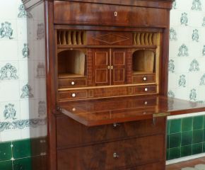 Eleganter Biedermeier Sekretär, Mahagoni handpoliert um 1840