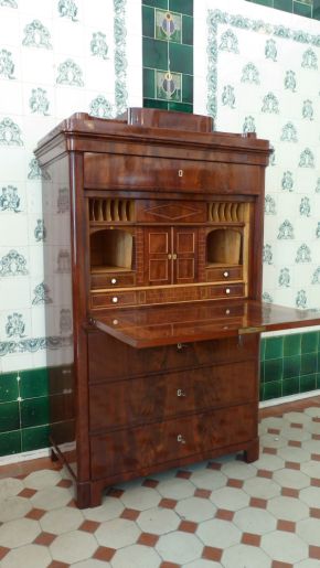 Eleganter Biedermeier Sekretär, Mahagoni handpoliert um 1840