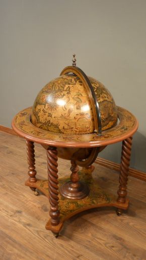 Historischer Globus im Renaissancestil