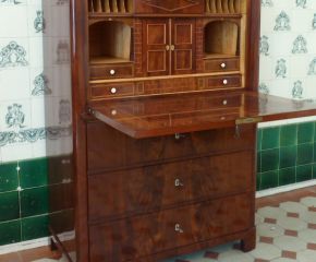 Eleganter Biedermeier Sekretär, Mahagoni handpoliert um 1840