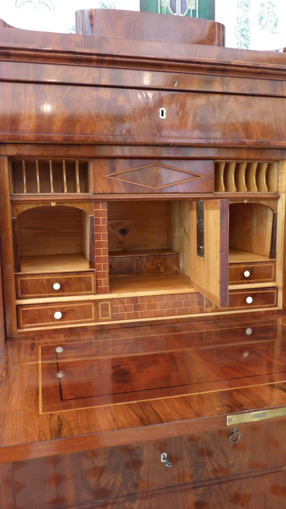 Biedermeier Sekretär, Mahagoni handpoliert um 1840 Biedermeier Sekretär, Mahagoni handpoliert um 1840