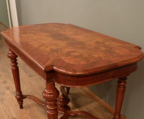 Gründerzeit Salontisch, Nussbaum um 1890