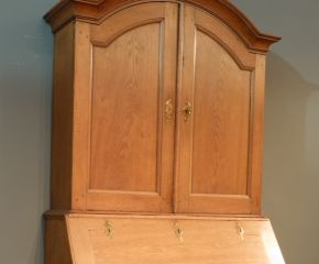 Prachtvoller spätbarocker Sekretär, Eiche um 1780