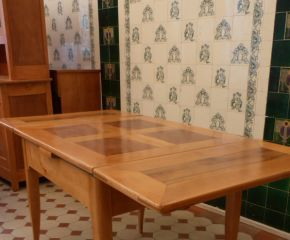 Seltener Biedermeier Esstisch, Birke und Nussbaum um 1840
