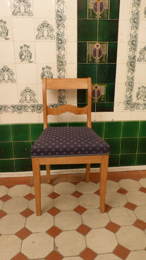 Vier Biedermeierstühle, Esche um 1860 Vier Biedermeierstühle, Esche um 1860