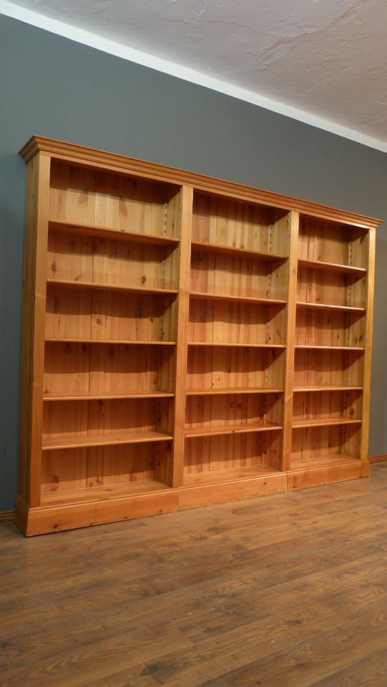 Bücherregal Massivholz, Kiefer, klassisch gestaltet Bücherregal Massivholz, Kiefer, klassisch gestaltet