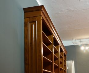 Regalwand massiv Erle im Mahagoniton WAND24