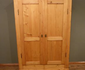 Zweitüriger Jugendstil Kleiderschrank, Fichte um 1910