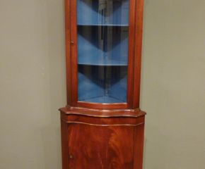 Mahagoni Eckschrank, Stilmöbel aus England