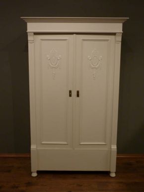 Jugendstil Kleiderschrank, Fichte weiß lasiert 