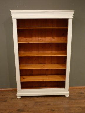 Antikes Bücherregal, Fichte weiß lasiert um 1910