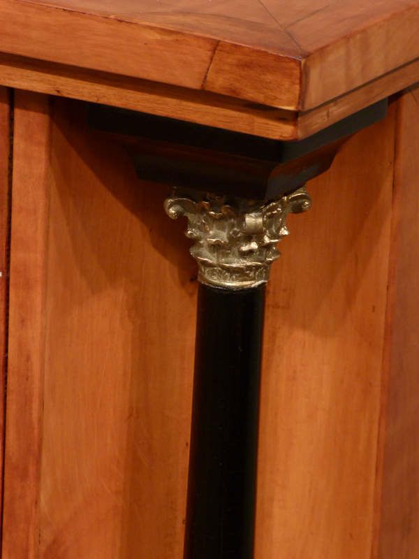 Antike Möbel, antike Biedermeier Kommode aus Birkenholz, um 1840 Antike Möbel, antike Biedermeier Kommode aus Birkenholz, um 1840