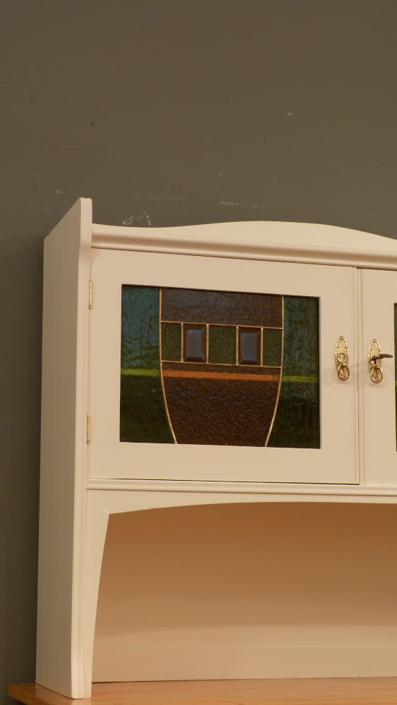 Antike Möbel, antiker Jugendstil Küchenbüffet um 1910, Fichte weiß lasiert mit original Verglasung Antike Möbel, antiker Jugendstil Küchenbüffet um 1910, Fichte weiß lasiert mit original Verglasung