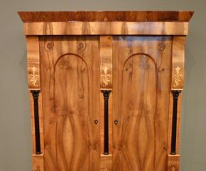 Biedermeier Dielenschrank, Nussbaum 1840