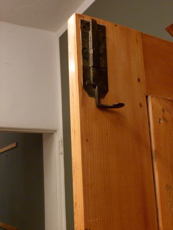 biedermeier-kleiderschrank-nussbaum_12.jpg biedermeier-kleiderschrank-nussbaum_12.jpg