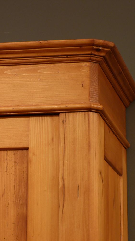 Antiker Schrank, antiker Biedermeier Kleiderschrank, Fichte um 1850 Antiker Schrank, antiker Biedermeier Kleiderschrank, Fichte um 1850