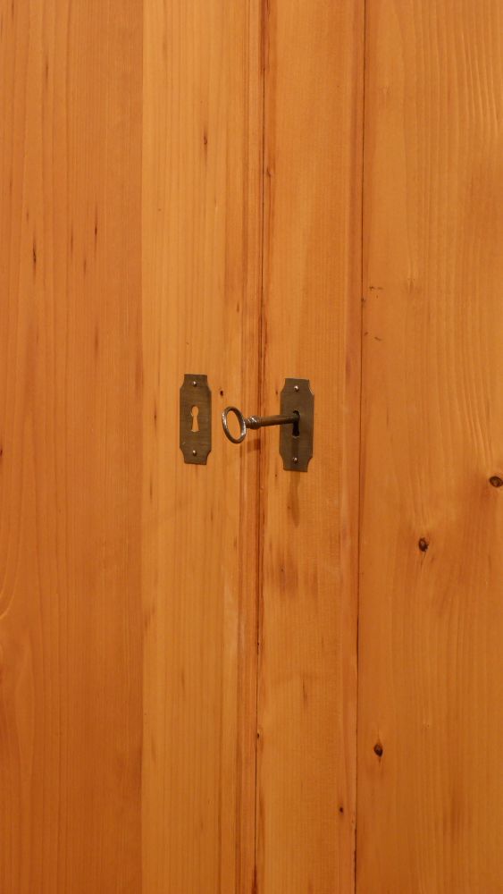 Antiker Schrank, antiker Biedermeier Kleiderschrank, Fichte um 1850 Antiker Schrank, antiker Biedermeier Kleiderschrank, Fichte um 1850