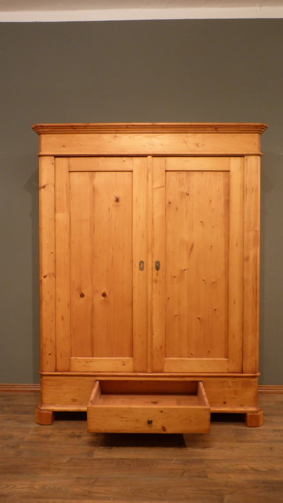 Antiker Schrank, antiker Biedermeier Kleiderschrank, Fichte um 1850 Antiker Schrank, antiker Biedermeier Kleiderschrank, Fichte um 1850