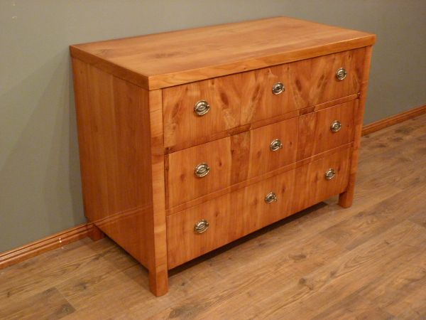 Antike Kommoden, Biedermeier Kommode, Kirschholz um 1840 Antike Kommoden, Biedermeier Kommode, Kirschholz um 1840