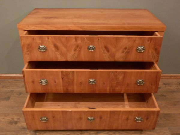 Antike Kommoden, Biedermeier Kommode, Kirschholz um 1840 Antike Kommoden, Biedermeier Kommode, Kirschholz um 1840