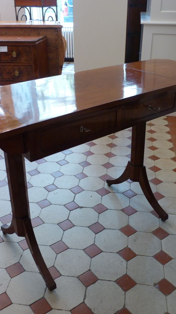Antike Möbel, antiker Biedermeier abklappbarer Tisch, Mahagoni um 1840 Antike Möbel, antiker Biedermeier abklappbarer Tisch, Mahagoni um 1840